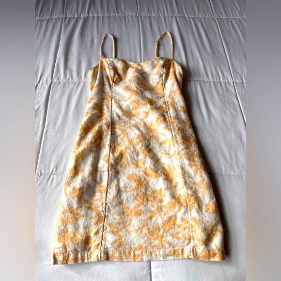 PacSun Dresses & Skirts - Yellow and white flower dress!!! 💛